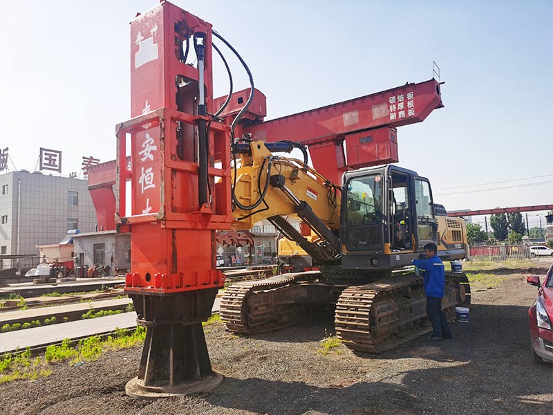 液壓高速強夯機在沙特阿拉伯布蓋格原油加工廠地基夯實處理